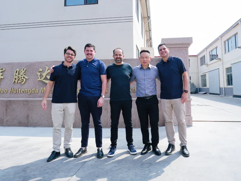 Un client brazilian vizitează fabrica noastră pentru a discuta despre upgrade-urile compresoarelor și despre cooperarea pe termen lung